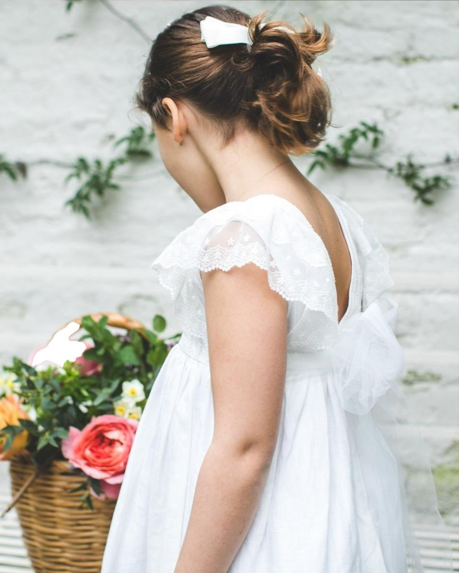 Lea - Flower girl dress off-white linen and V-shaped back